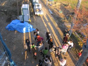 M様　餅まきの様子